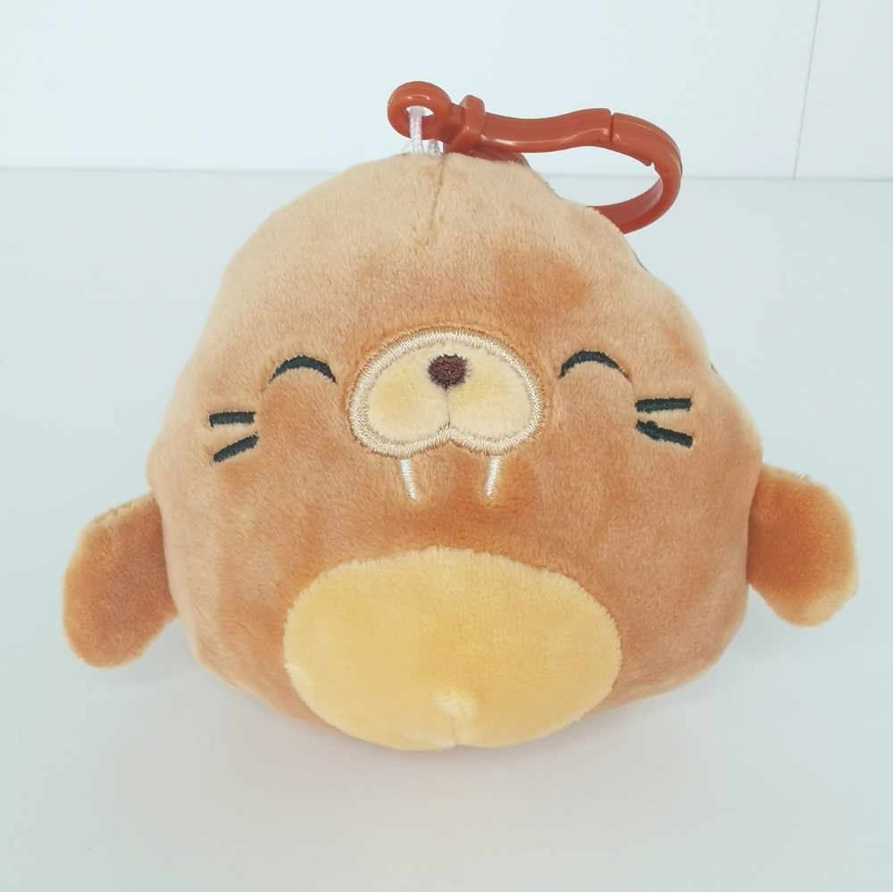 Squishmallow "Bruce" the Walrus Clip